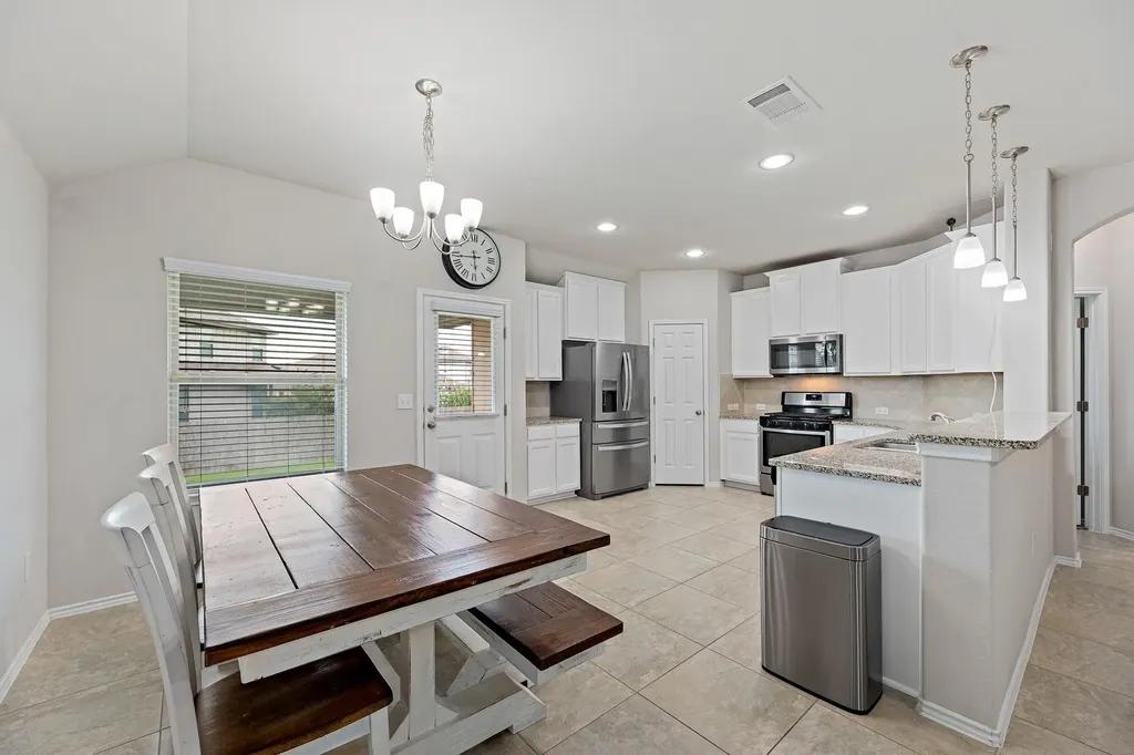 382 Limerick Road Buda TX 78610