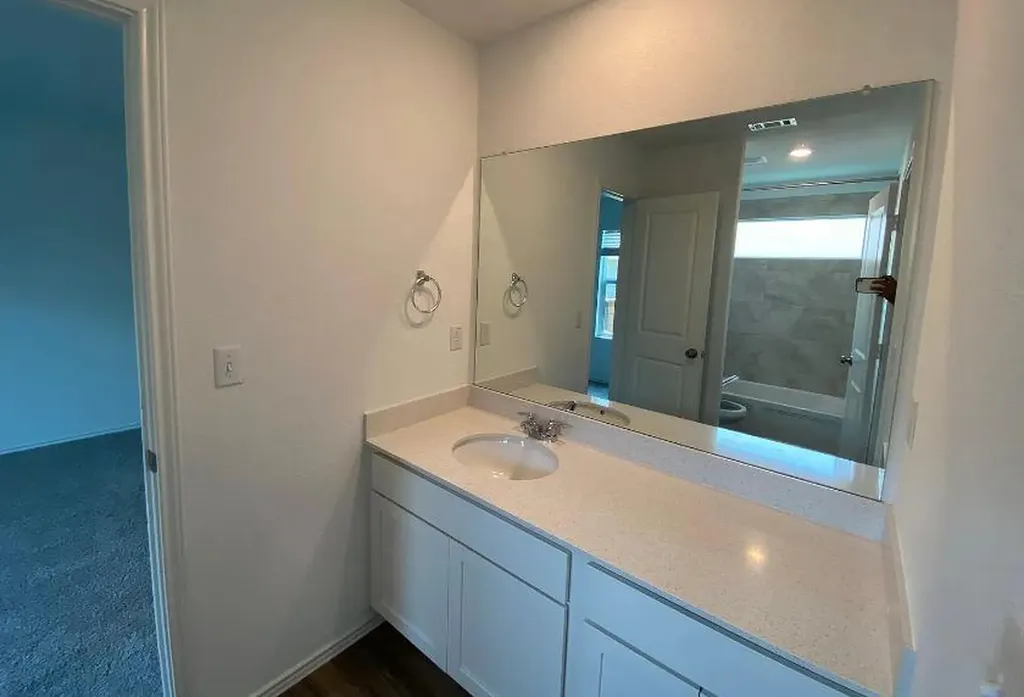 239 Barcelona Kyle TX 78640