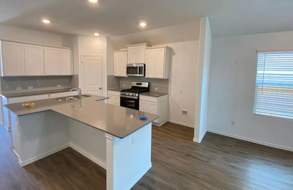 239 Barcelona Kyle TX 78640