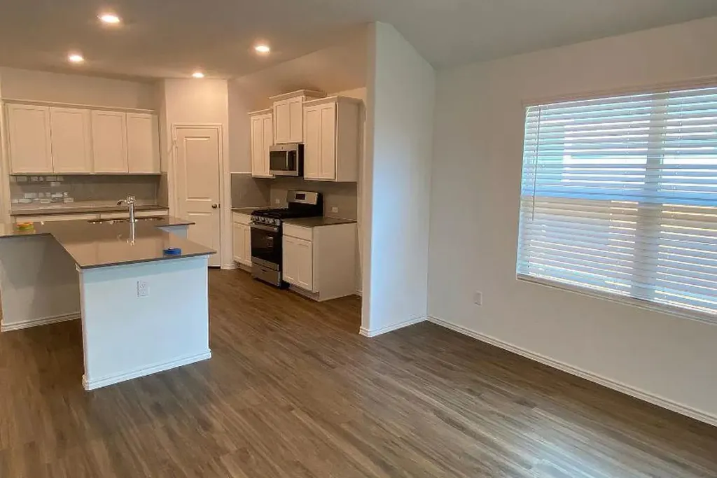 239 Barcelona Kyle TX 78640