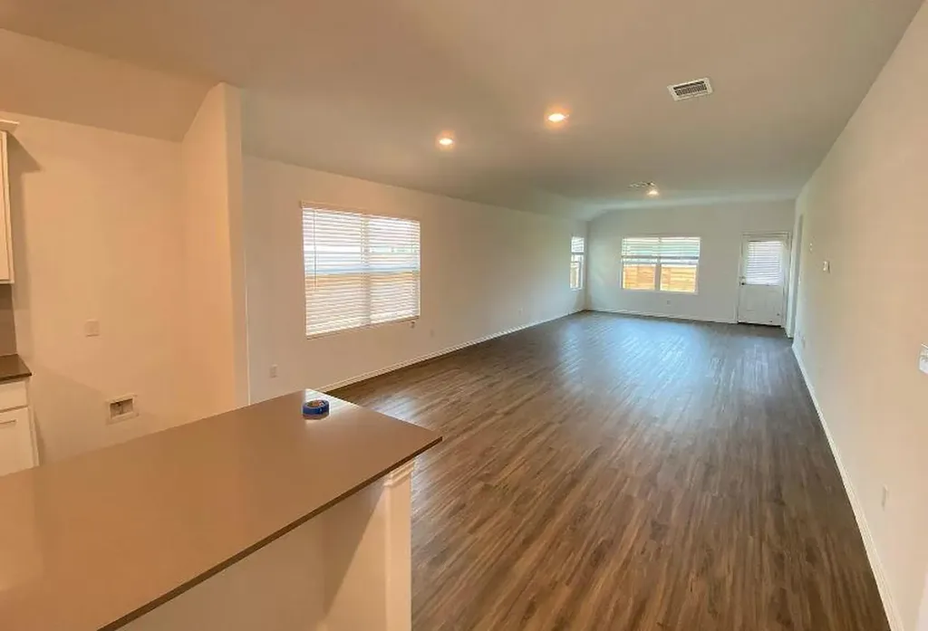 239 Barcelona Kyle TX 78640