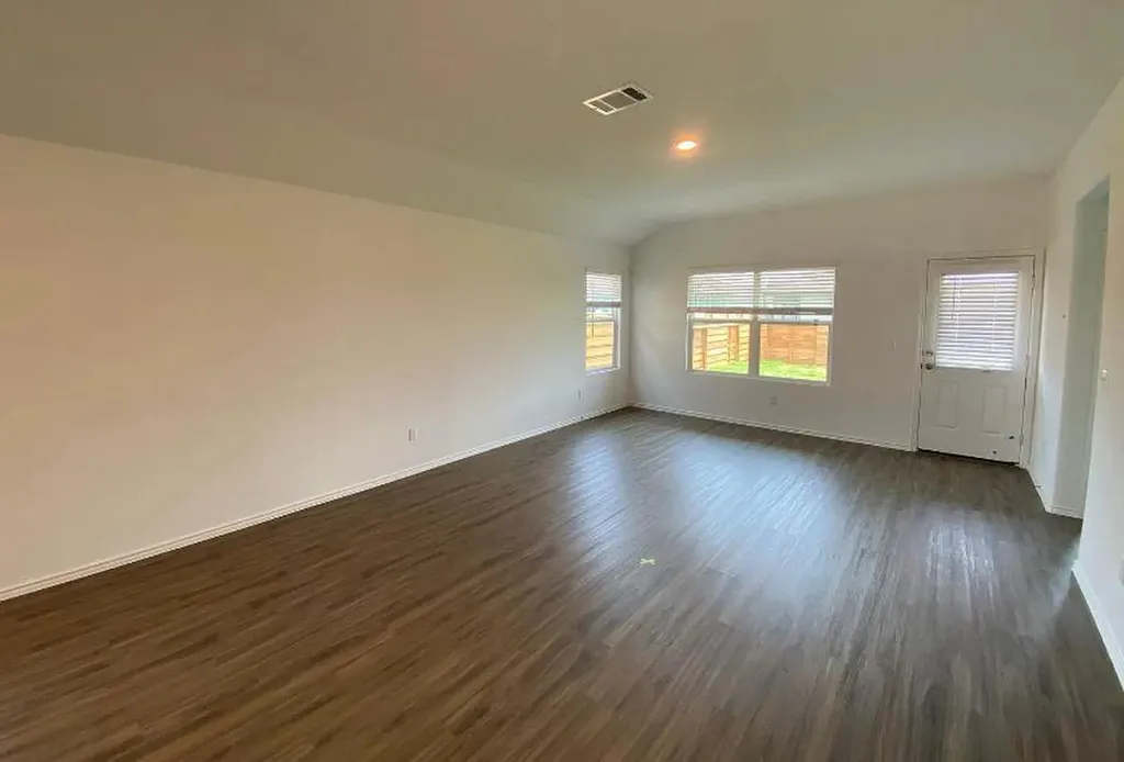 239 Barcelona Kyle TX 78640