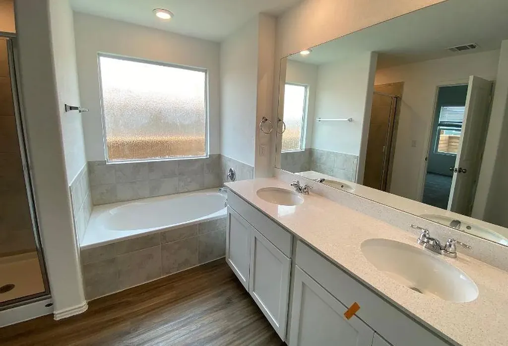 239 Barcelona Kyle TX 78640