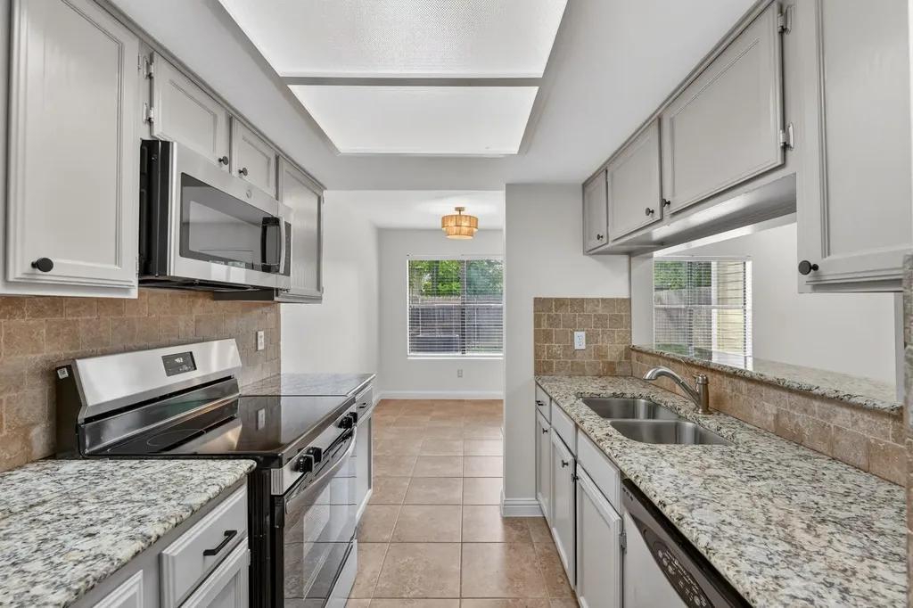 512 Eberhart Lane Austin TX 78745
