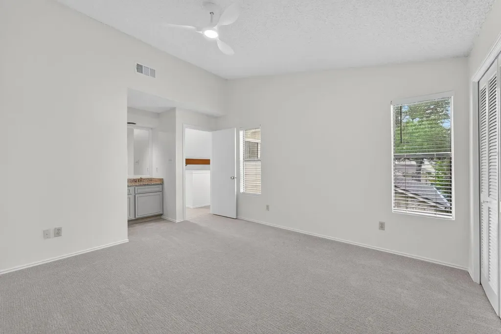 512 Eberhart Lane Austin TX 78745