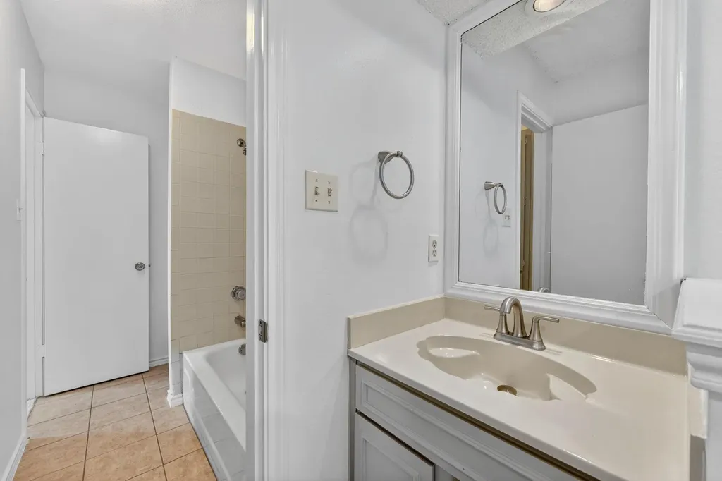 512 Eberhart Lane Austin TX 78745