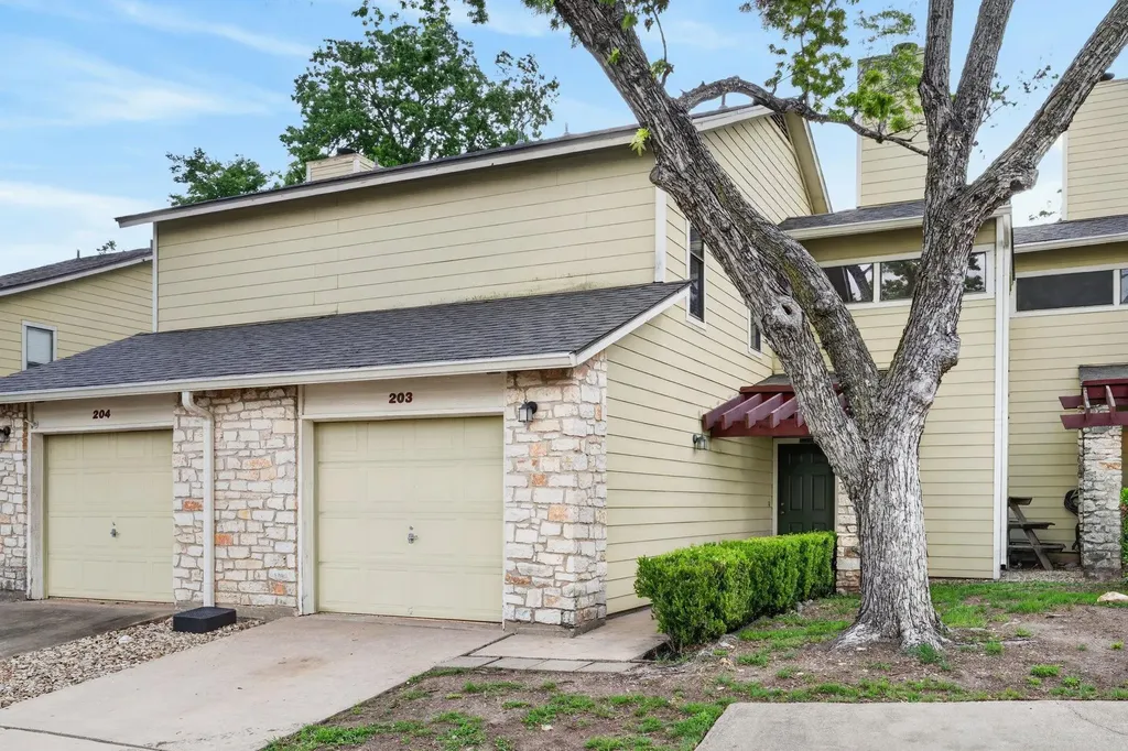 512 Eberhart Lane Austin TX 78745