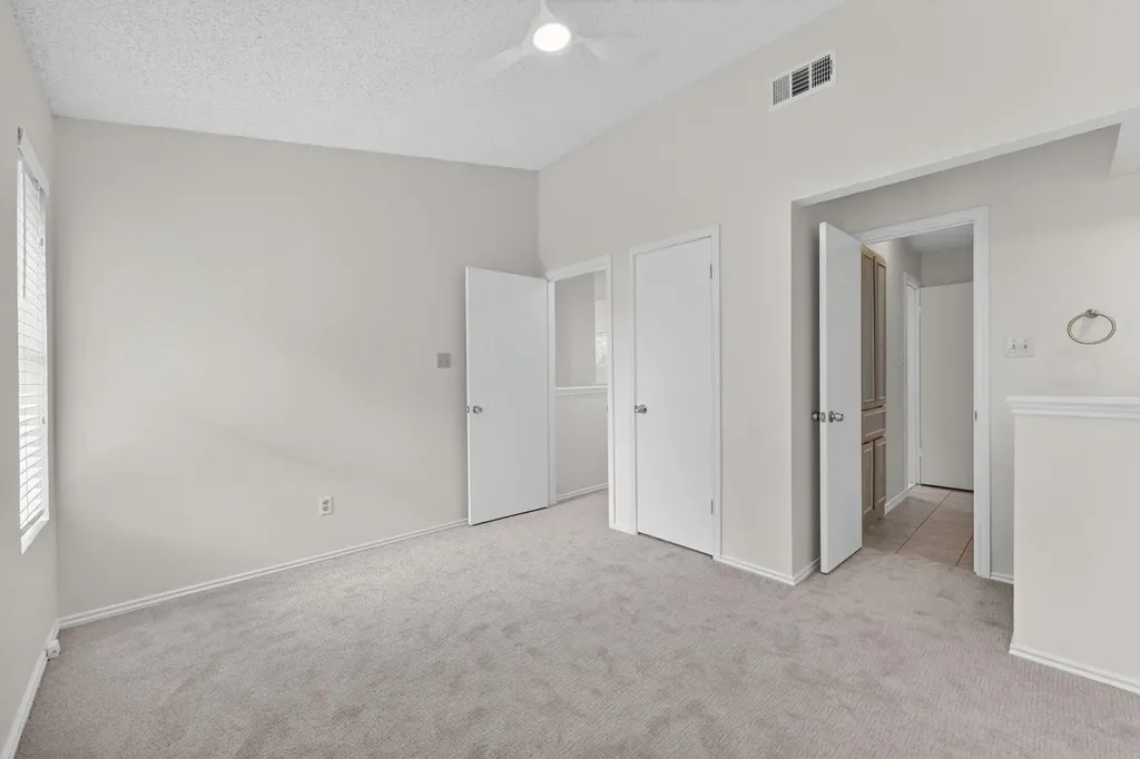 512 Eberhart Lane Austin TX 78745