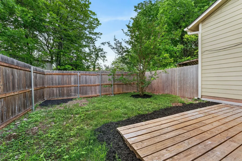 512 Eberhart Lane Austin TX 78745