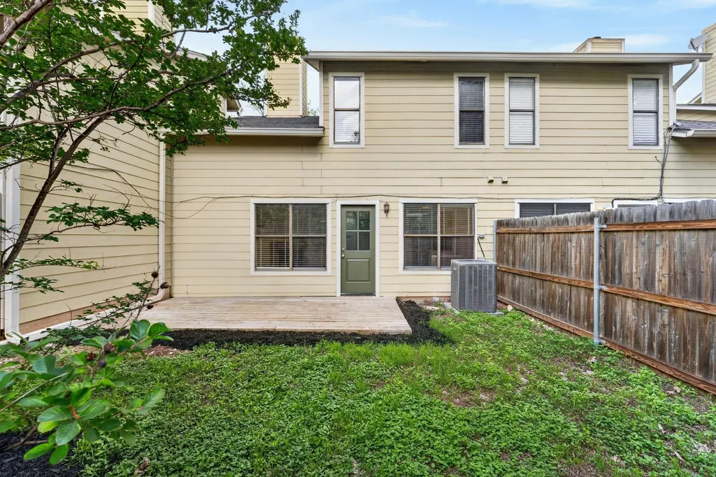 512 Eberhart Lane Austin TX 78745