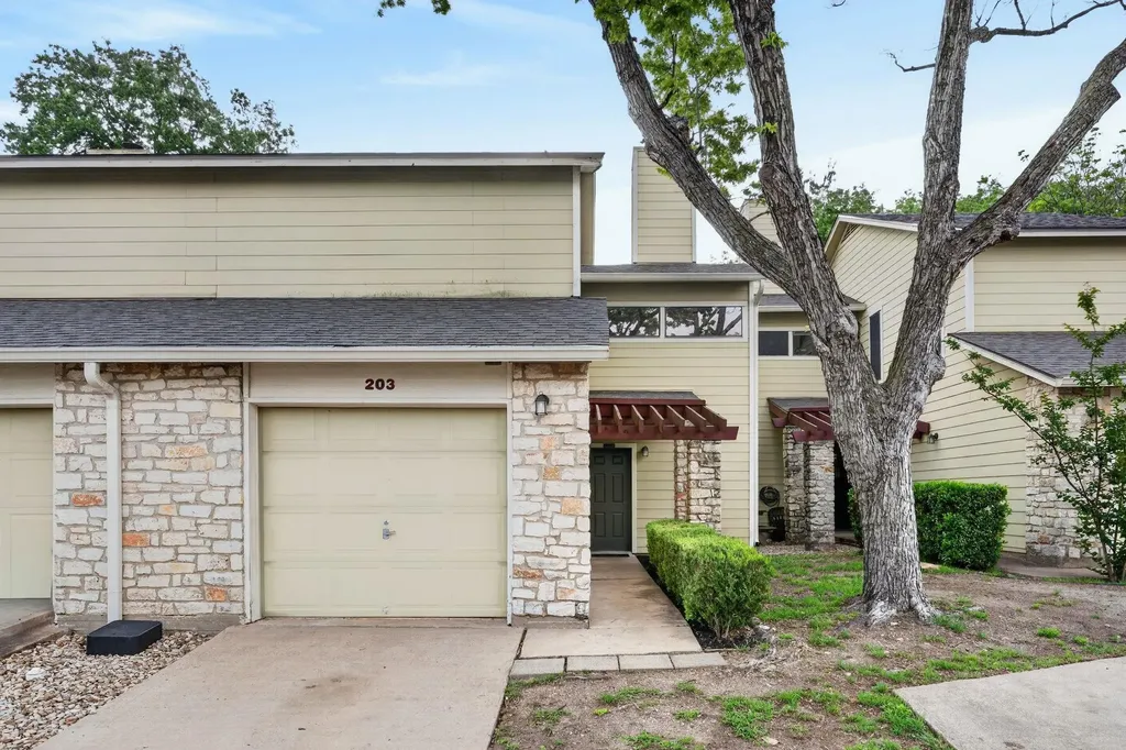 512 Eberhart Lane Austin TX 78745