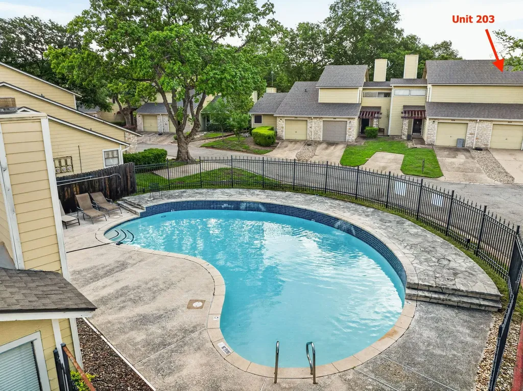 512 Eberhart Lane Austin TX 78745