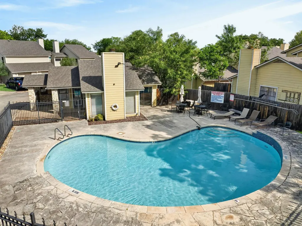 512 Eberhart Lane Austin TX 78745