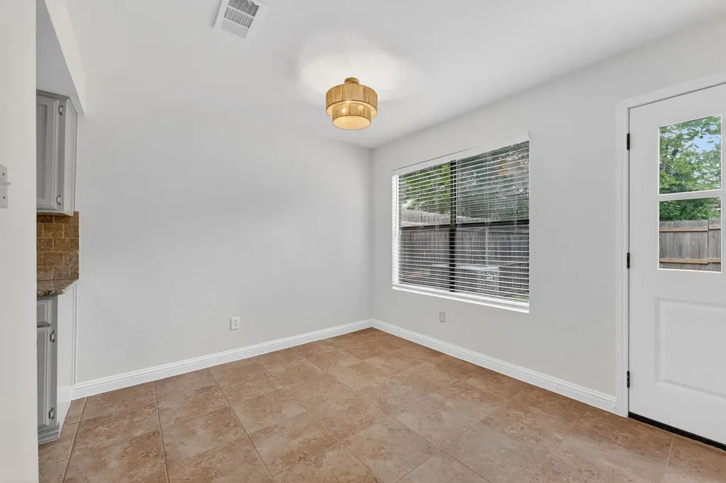 512 Eberhart Lane Austin TX 78745
