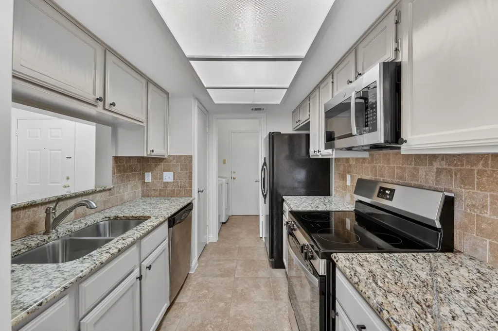 512 Eberhart Lane Austin TX 78745