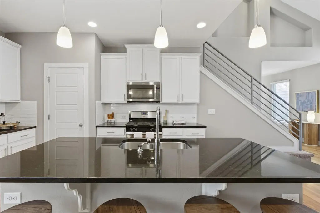 7107 Mowbray Street Austin TX 78741