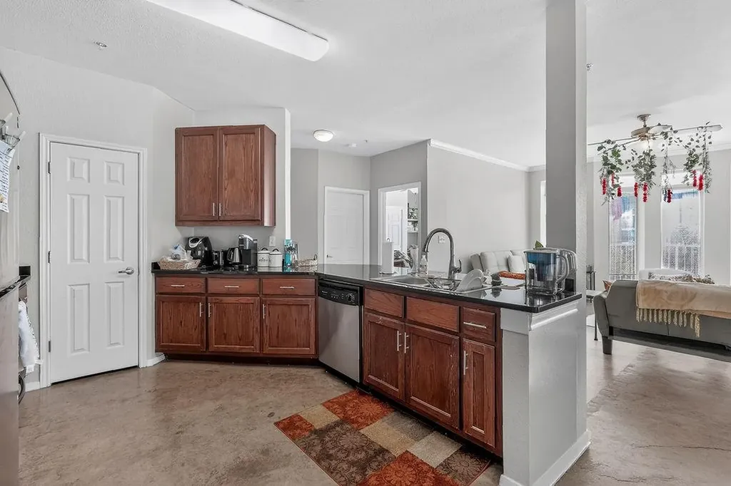 910 W 25th Street Austin TX 78705