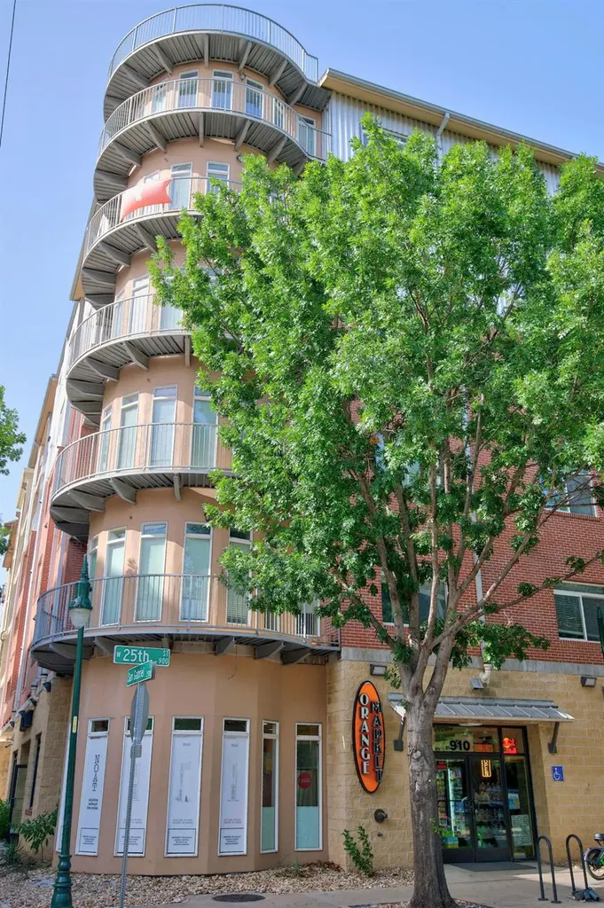 910 W 25th Street Austin TX 78705
