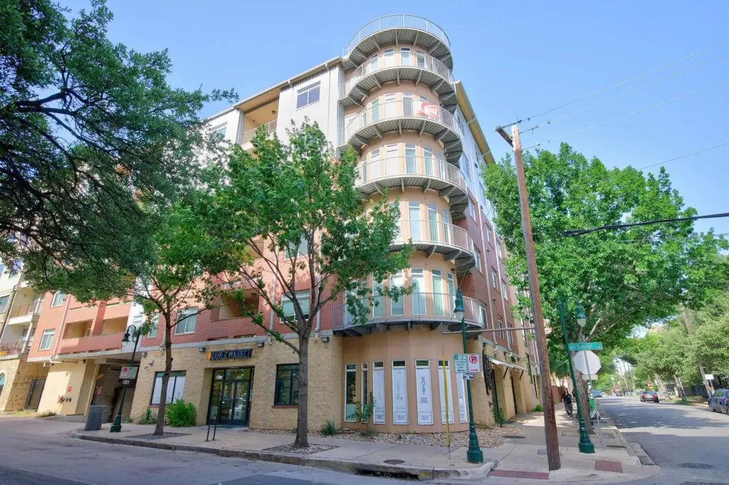 910 W 25th Street Austin TX 78705