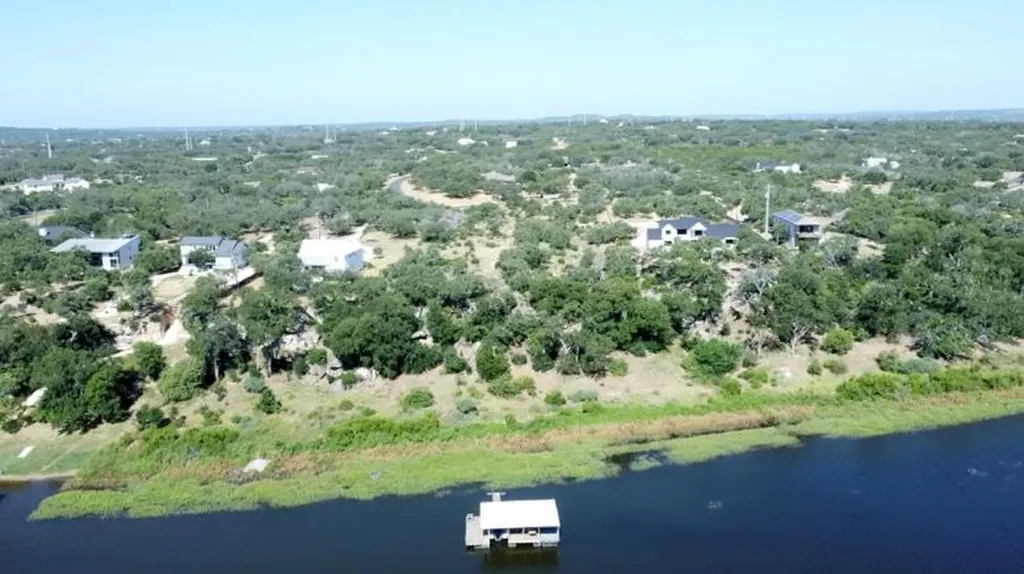 1427 Likeness Road Spicewood TX 78669
