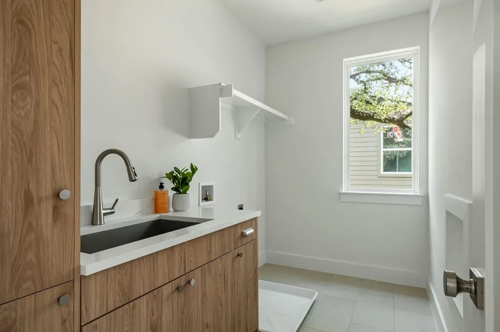 6409 Bradsher Austin TX 78745