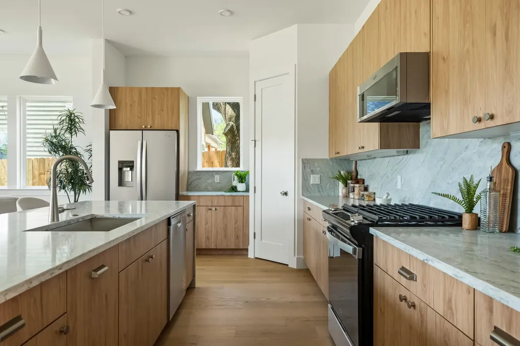 6409 Bradsher Austin TX 78745