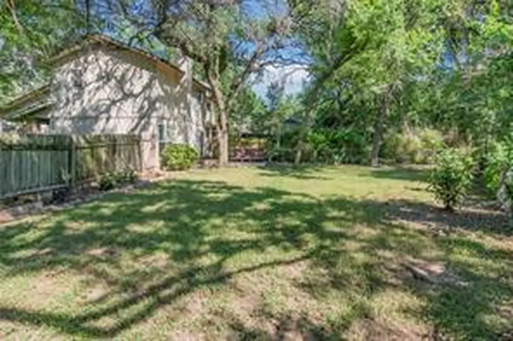 1506 Aquifer Cove Austin TX 78746
