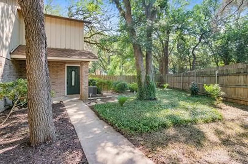 1506 Aquifer Cove Austin TX 78746