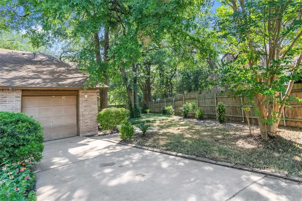 1506 Aquifer Cove Austin TX 78746