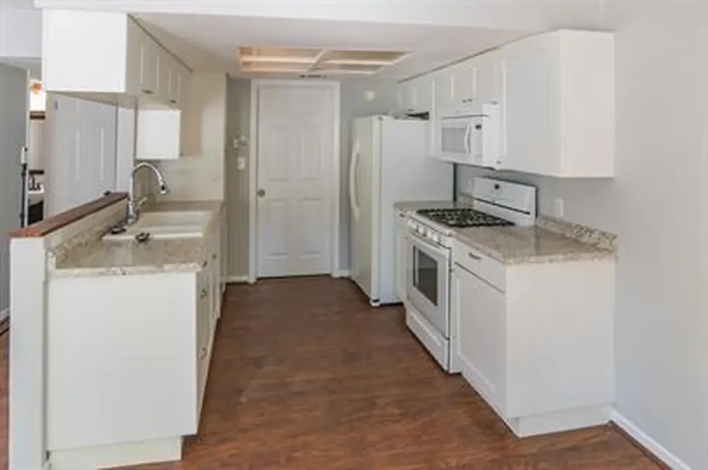 1506 Aquifer Cove Austin TX 78746