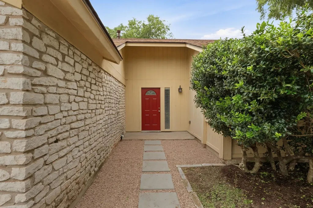 10218 Missel Thrush Drive Austin TX 78750