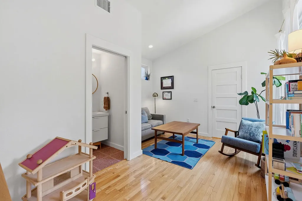 2205 Laramie Trail Austin TX 78745