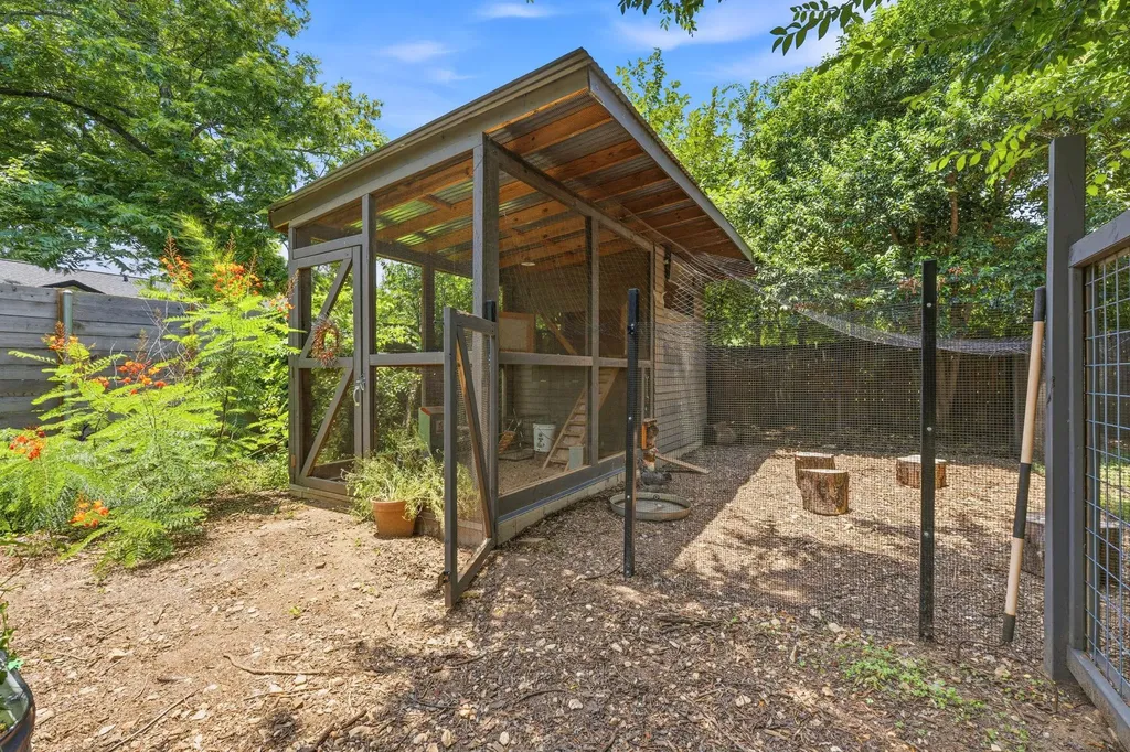 2205 Laramie Trail Austin TX 78745