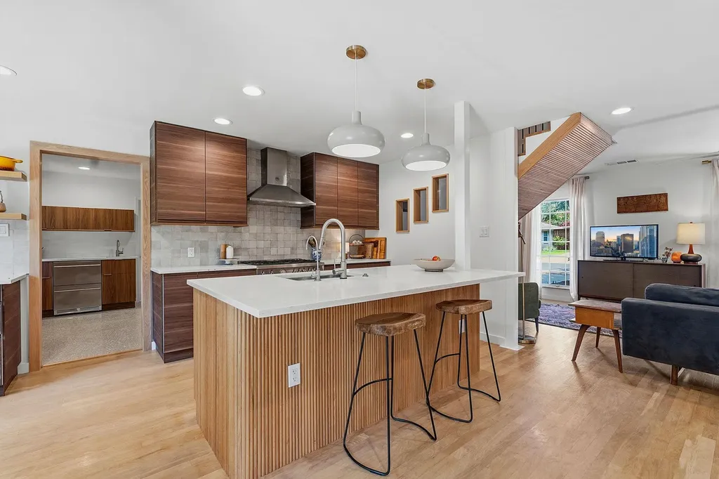 2205 Laramie Trail Austin TX 78745