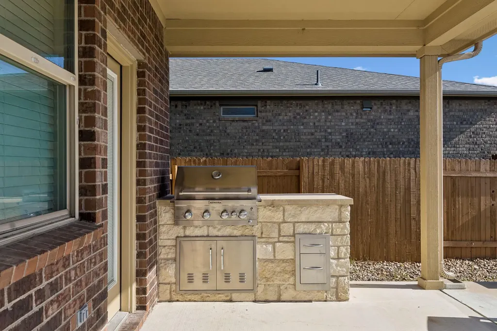900 Myrna Bend Leander TX 78641