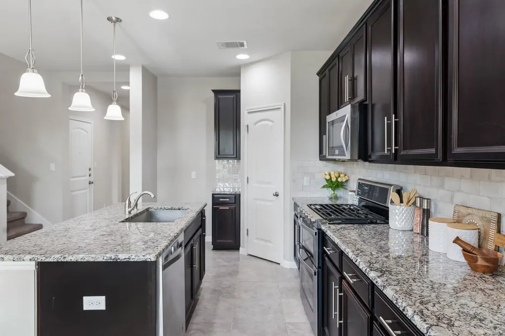 900 Myrna Bend Leander TX 78641