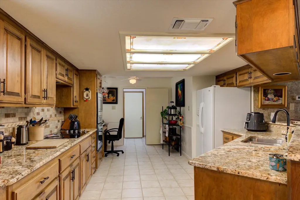 115 Firestone Place Meadowlakes TX 78654