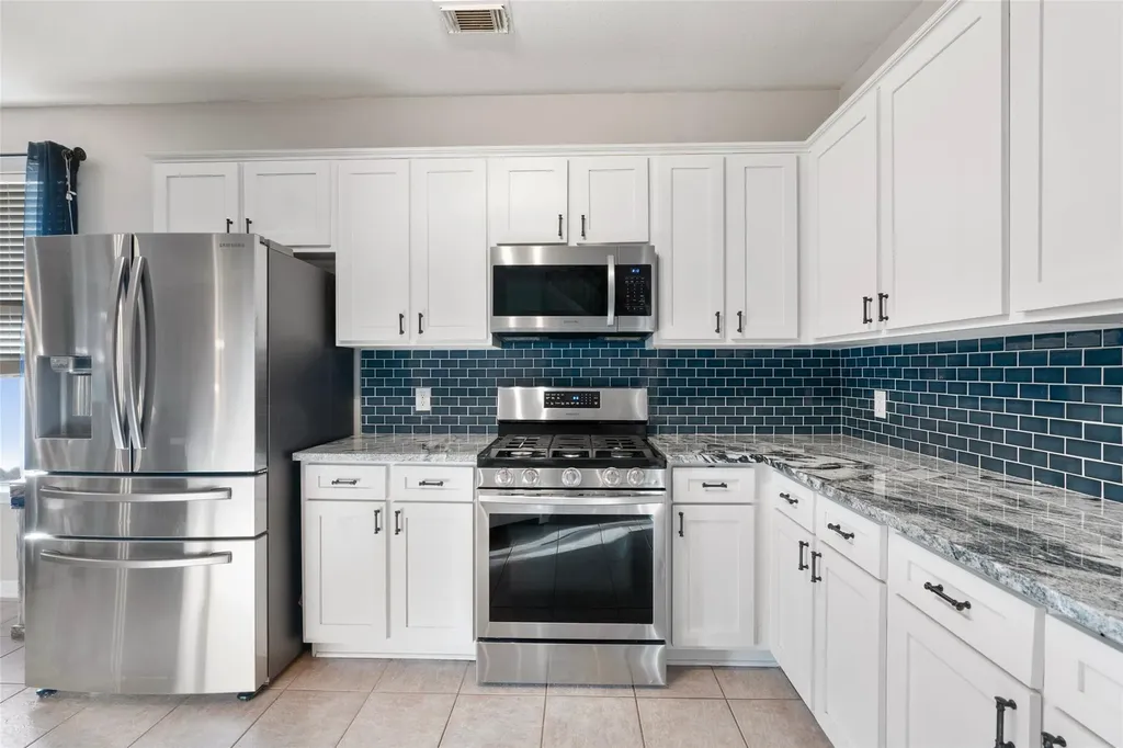 1712 Lynnville Trail Austin TX 78727