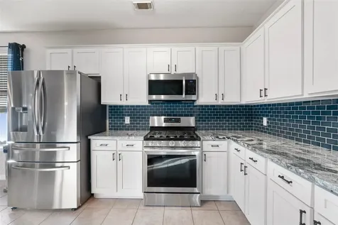 1712 Lynnville Trail Austin TX 78727