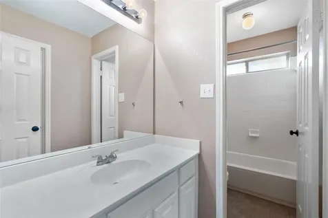 1712 Lynnville Trail Austin TX 78727