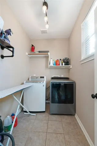 1712 Lynnville Trail Austin TX 78727