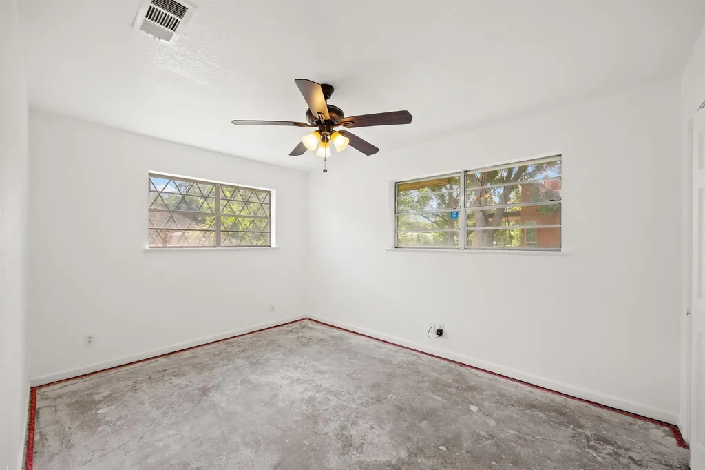 2305 Lathan Lane Taylor TX 76574