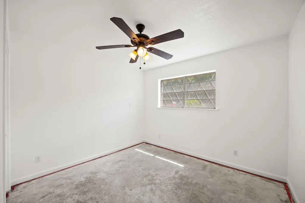 2305 Lathan Lane Taylor TX 76574
