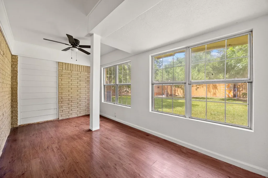 2305 Lathan Lane Taylor TX 76574