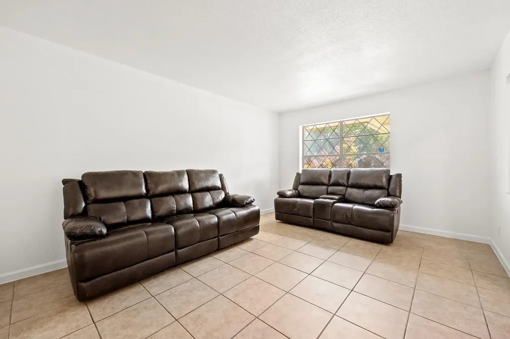 2305 Lathan Lane Taylor TX 76574