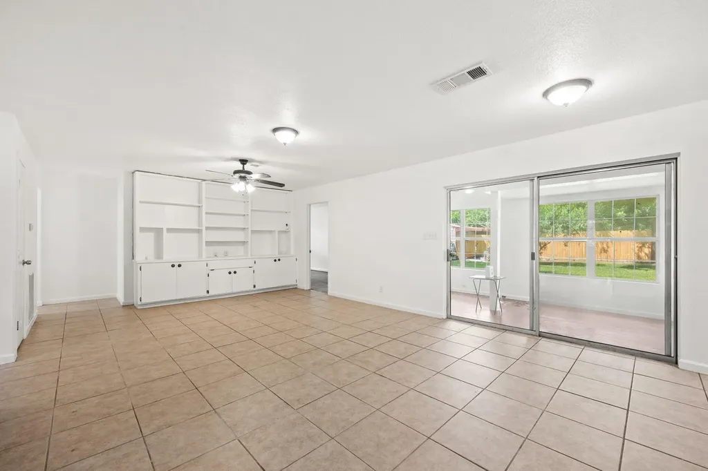 2305 Lathan Lane Taylor TX 76574