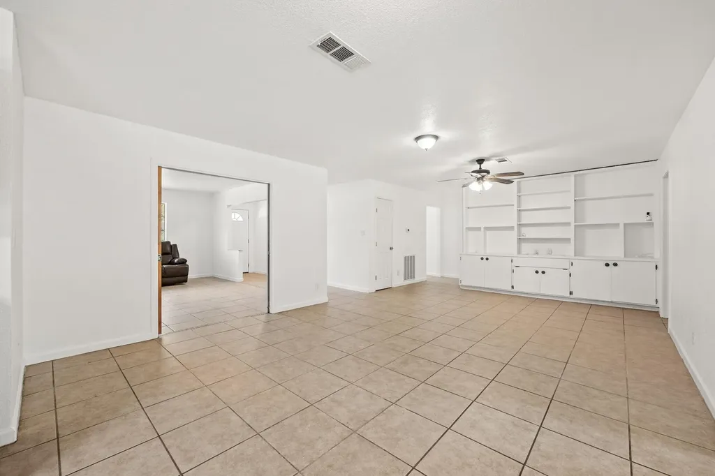 2305 Lathan Lane Taylor TX 76574