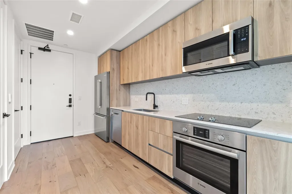 84 East Avenue Austin TX 78701