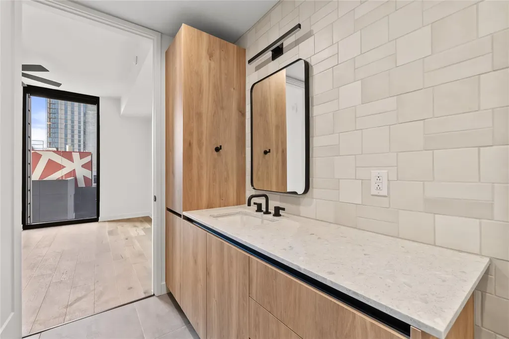 84 East Avenue Austin TX 78701