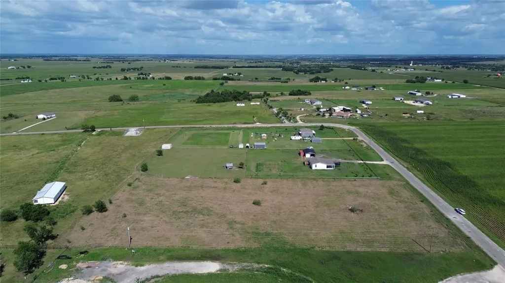549 County Road 423 Taylor TX 76574
